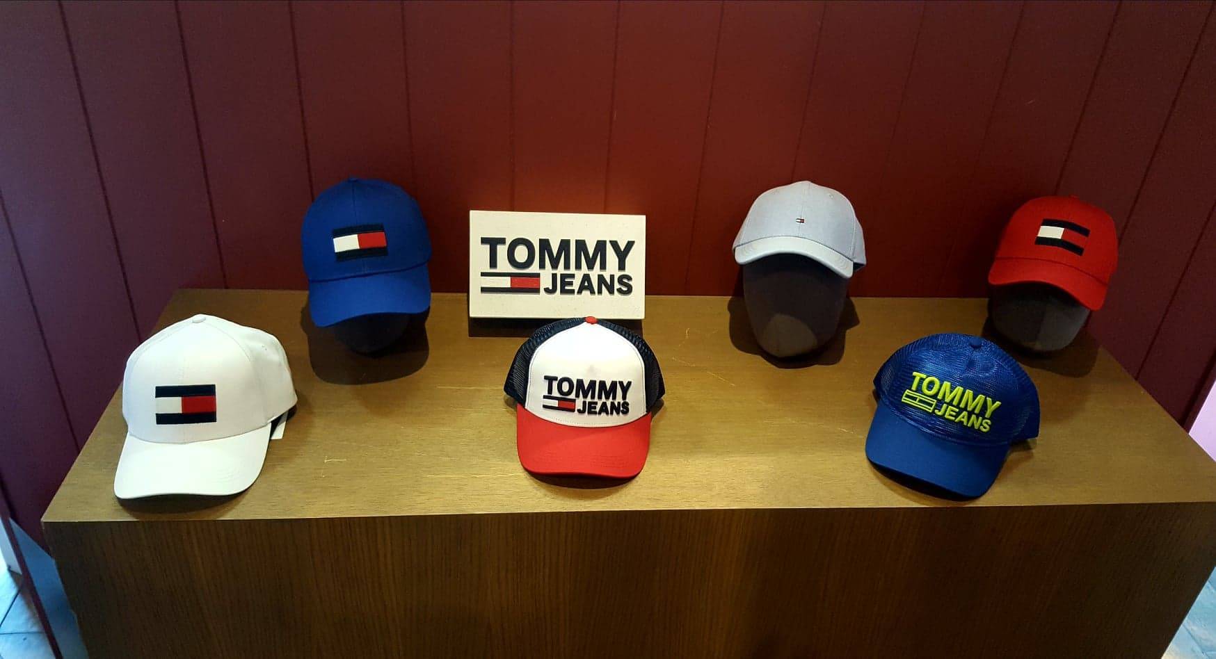 Nouvelle collection de casquettes Tommy Hilfiger chez Jeans Center