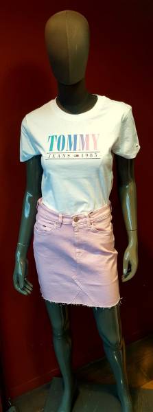 Jupe courte Tommy Jeans à Nîmes