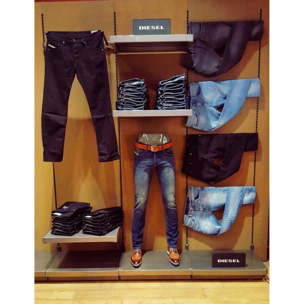 Notre zone d'activité pour ce service Vente de jeans Wrangler noir ou blanc près d'Arles 13200