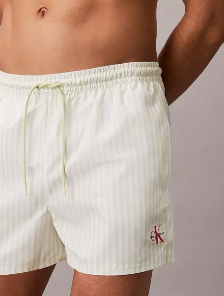 Short de bain court avec cordon de serrage