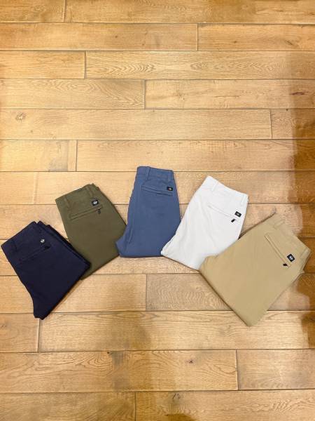 Pantalon chino Dockers pour homme chez Jeans Center à Nîmes